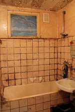 Вид ванной комнаты до установки стеновых пластиковых панелей