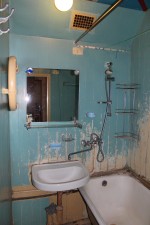 Вид ванной комнаты до установки стеновых пластиковых панелей
